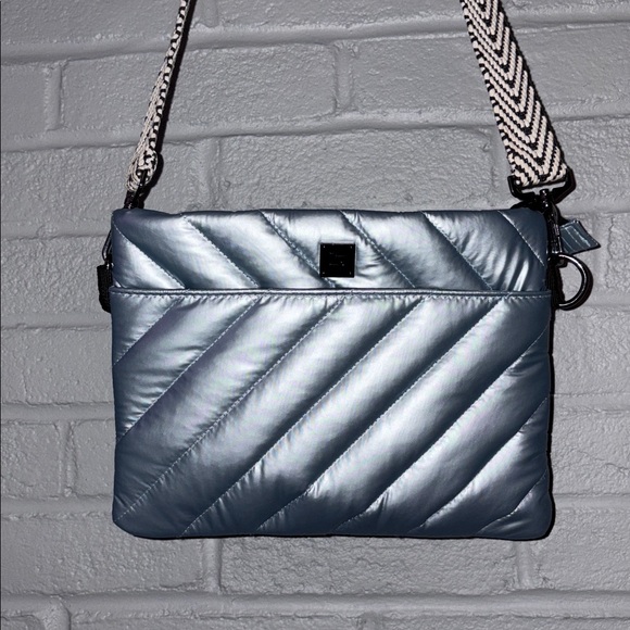 ๐ฆ Think Royln Diagonal Bum Bag. Pearl Gray/Ice Blue. Excellent Condition! - Picture 3 of 15